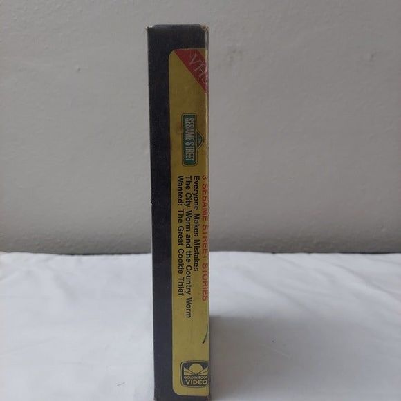 Sesame Street A Golden Book Video 3 Stories VHS Vintage Clamshell 1985 - Picture 4 of 6